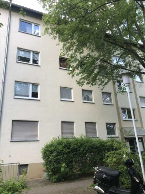 Schöne 3-Zimmer-Hochparterre-Wohnung mit Einbauküche in Bad Homburg v. d. Höhe