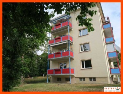 2 helle Räume // Dusche // gute Infrastruktur // Wohnzimmer mit Balkon