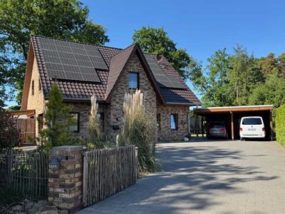 Energetisch autarkes Wohnen in einem modernen Einfamilienhaus