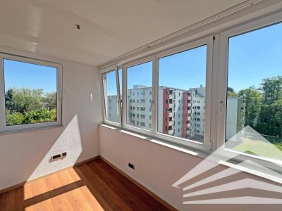 Schöne, gut aufgeteilte 2,5 Zimmerwohnung mit Wintergarten und Küche - ab sofort verfügbar!
