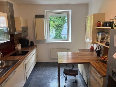 Schöne Altbauwohnung mit Garten in zentraler Lage