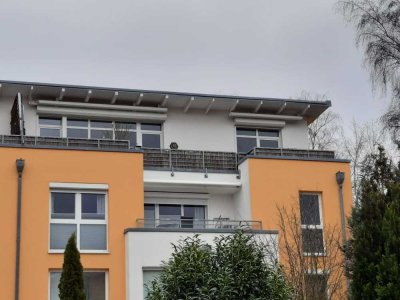 Traumhafte, lichtdurchflutete 3-Zimmer-Wohnung mit großer Dachterrasse in Südlage