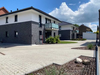 Schöne 3-Zimmer-Erdgeschosswohnung mit gehobener Innenausstattung mit Balkon und EBK in Lemwerder