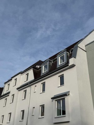 Kernsanierter Altbau / Helle 4-Zimmer Wohnung im 3. OG mit Balkon