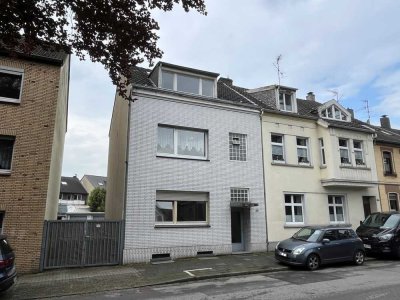 Preisgünstige 2-Familien-Doppelhaushälfte mit zusätzlichem Appartement in DU-Rheinh