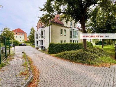 IMMOBERLIN.DE – Toplage! Sonnige Wohnung mit Südterrasse & Pkw-Stellplatz in Seenähe bei Berlin