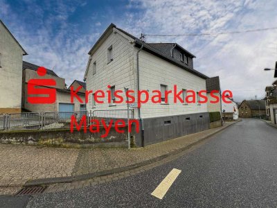 Charmantes Sanierungsobjekt: Einfamilienhaus mit Nebengebäude in Kirchwald