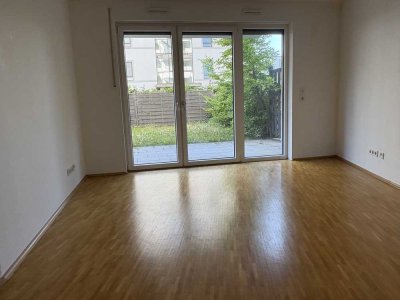 Tolle 2 Zimmer - Wohnung mit Terrasse, Parkett, hochwertiges Badezimmer und Gäste - WC