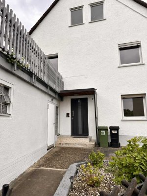 Geräumige 7-Zimmer-Doppelhaushälfte mit EBK in Vilseck