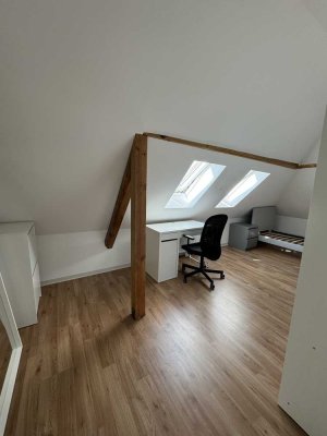 Noch 1 Zimmer frei - Möbl. Zi. in 4er WG in Daxlanden mit Küche