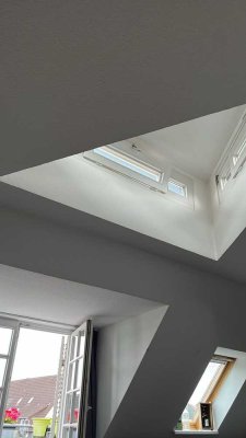 Helle Dachgeschosswohnung mit Balkon