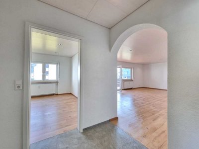 Erstbezug nach Renovierung: wunderschöne Wohnung in Titisee mit Einbauküche, Balkon und Keller
