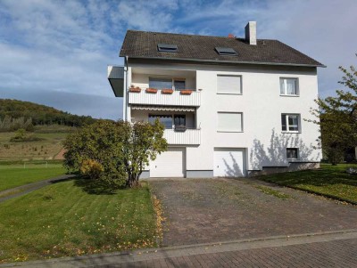 Spangenberg-Mörshausen: Gepflegtes 3-Familienhaus mit 4 Garagen