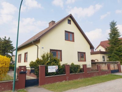 Einfamilienhaus mit Nebengebäude + Garage zu verkaufen!