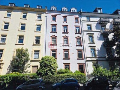 Top!! Stilvolle 4-Zimmer-Altbauwohnung mit Eichenparkett, hohen Decken und Einbauküche