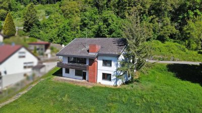 In idyllischer Lage -  EFH mit Einliegerwohnung und großem Grundstück