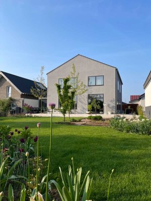 Modern & ländlich leben – hochwertiges EFH in Linnich-Ederen (provisionsfrei)