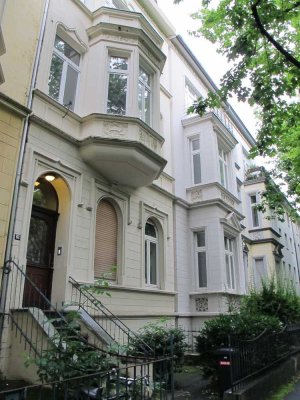 Charmantes, geräumiges DG Apartment in einer WG, zentral gelegen in Bonn zu vermieten.
