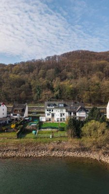Großzügiges Zweifamilienhaus mit Einliegerwohnung in direkter Rheinlage