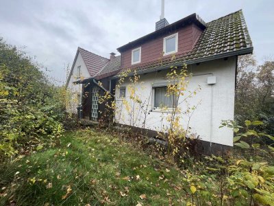 Bezugsfreies Einfamilienhaus in beliebter Lage mit großzügigen Grundstück.