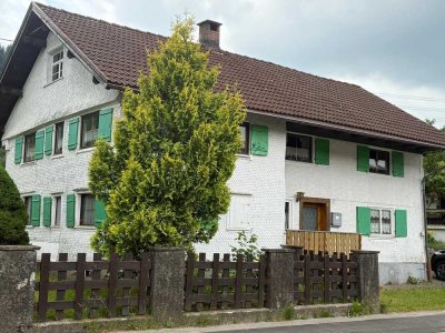 Traditionelle Wohnhaus mit Blick ins Grüne,  mit zwei Wohneinheiten in 87480 Weitnau - Wengen