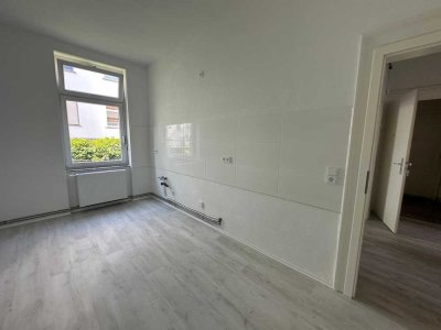 Frisch  renovierte - 2ZKB-Wohnung in Wi-CITYLAGE !!