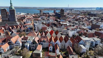 Historisches Stadthaus mit privatem Garten und Remise mit Ausbaupotenzial