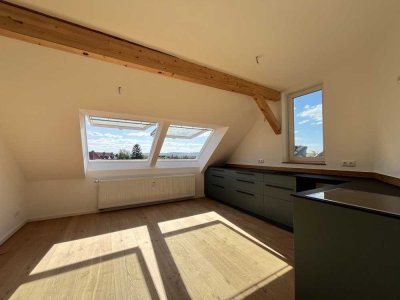 Erstbezug mit EBK: Geschmackvolle 5-Raum-Dachgeschosswohnung mit geh. Innenausstattung in Göttingen