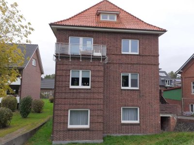 Helle 3-Zimmer Altbau-Wohnung mit Einbauküche und Balkon sowie Elbblick Nähe Zollenspieker