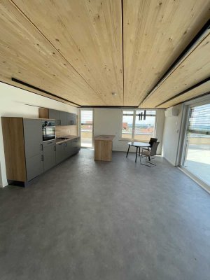 Erstbezug und Einbauküche: Geschmackvolle 4-Zimmer-Penthouse-Wohnung mit geh. Innenausstattung