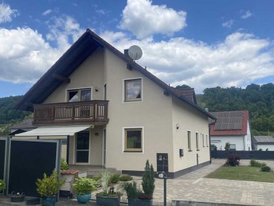 Super schönes, Ein-Zweifamilien Wohnhaus, mit Terrasse, Garten, Garage, Stellplätze in ruhiger Lage!