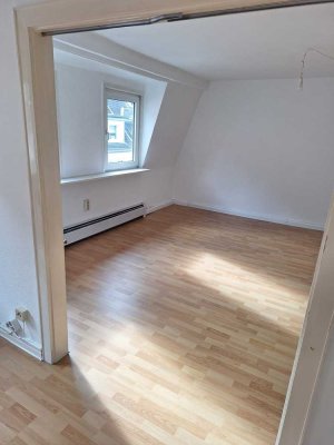 2,5 Zimmer Dachgeschosswohnung in Koblenz-Süd, 75m², ab 01.04.2026