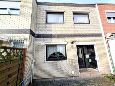 Günstig ins Eigenheim - oder als Feriendomizil: Renovierungsbedürftiges Reihenmittelhaus
