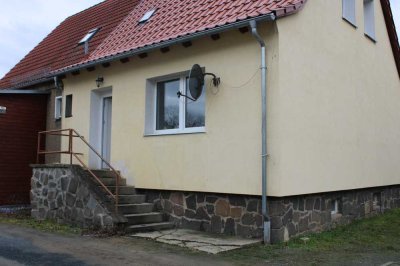 Doppelhaushälfte, optimal für Pärchen, mit Garten und Nebengelass in Köllitzsch (Arzberg