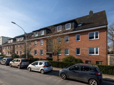 westimmobilien: Mitten im alten Dorfkern… Großzügige Eigentumswohnung mit Einzelgarage in Schenefeld