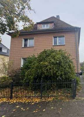 Zweifamilienhaus mit Sauna, großem Grundstück & ausgebautem Dachgeschoss in Hannover-Döhren
