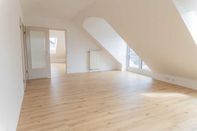 helle 2 Zimmer Dachwohnung mit Potenzial