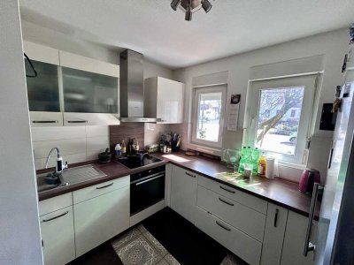 Exklusive, gepflegte 3-Zimmer-EG-Wohnung mit Einbauküche in Eschborn