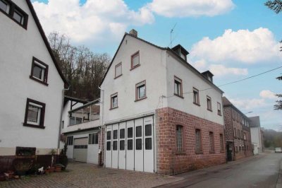 Wohnglück schaffen in Frankeneck: EFH mit tollem Ausblick und vermieteter Werkstatt