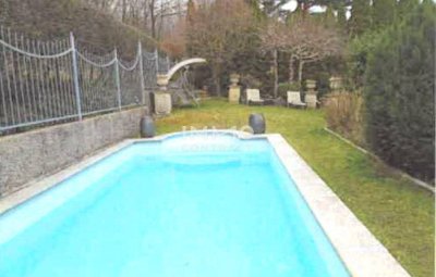 Großzügige Villa mit zauberhaftem Garten und Pool am Rande des Wienerwals