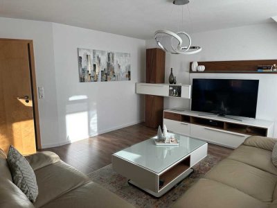 Neuwertige Wohnung mit sechs Zimmern sowie Balkon und EBK in Ellwangen