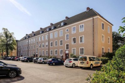 Zimmer 14,35 m² innerhalb einer 3er-WG // 2.OG, rechts