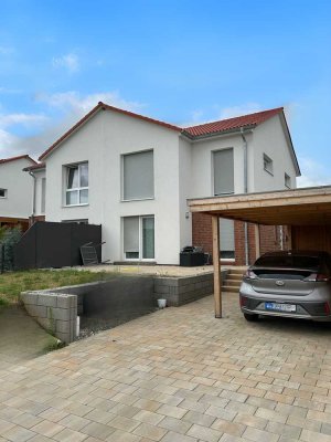 Neuwertige Doppelhaushälfte in Traumlage