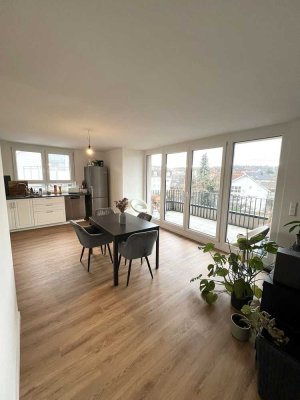 Helle Penthouse 3-Zimmer Neubauwohnung mit großer Dachterrasse