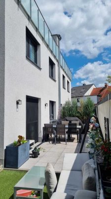 Moderne Doppelhaushälfte (Teil einer WEG) *Balkon, Terasse, Garten* Bauj. 2020