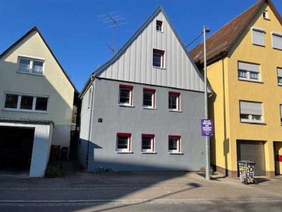 Sofort beziehbar! Umfangreich renov./mod.! Reizvolles Einfam.-Hs. mit 5 Zi. und 2,63 Ar Grundstück!