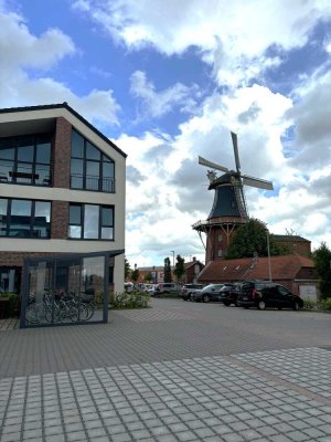 Wohnen am Norder Tief:  Ferien- oder Eigentumswohnung mit Blick auf die Mühle und Garten.