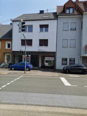 *** Komplett vermietetes 4 Familienhaus mit 6 Garagen ***