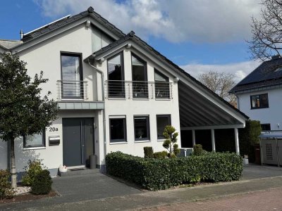 schönes, helles, und neuwertiges Einfamilienhaus mit Garten und Carport in sehr guter Lage in Urfeld