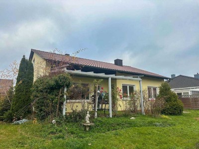 PROVISIONSFREI - Sanierungsbedürftiger Bungalow mit traumhaftem Grundstück und Entwicklungspotential